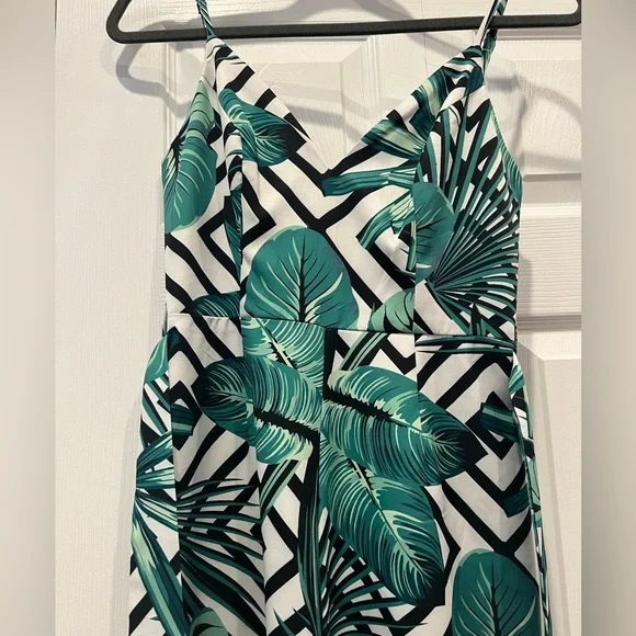 Akira Leaf Print Jumper - Picture 4 of 5